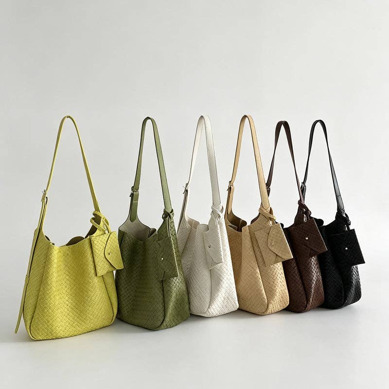 Curved Everyday Shoulder Bag: Black / F
