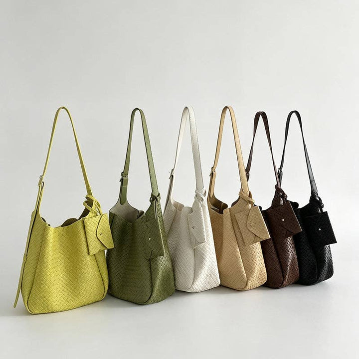 Curved Everyday Shoulder Bag: Black / F