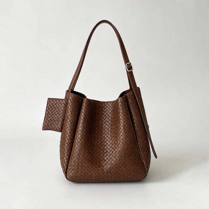 Curved Everyday Shoulder Bag: Black / F