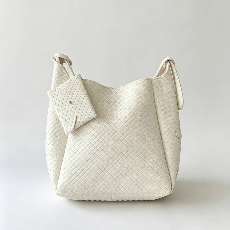 Curved Everyday Shoulder Bag: Black / F