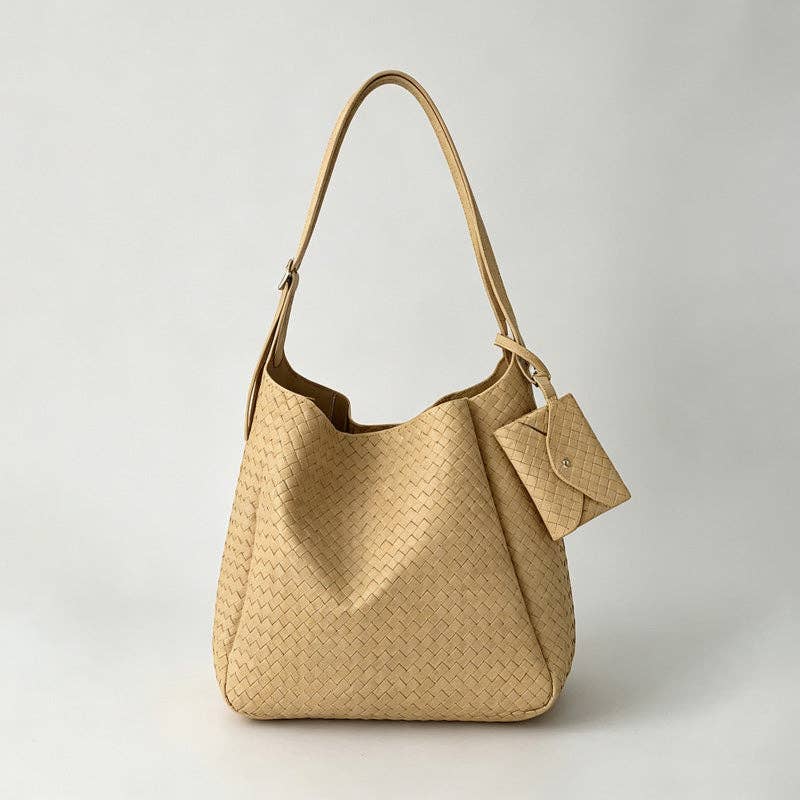 Curved Everyday Shoulder Bag: Black / F