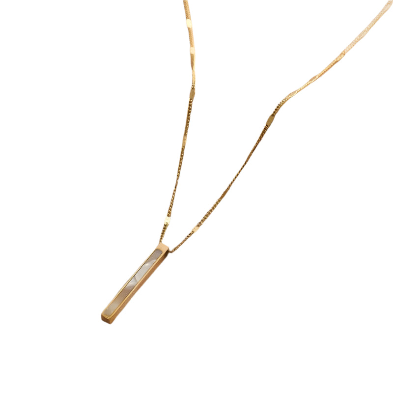 Golden Chain and Pretty Pendant Necklace