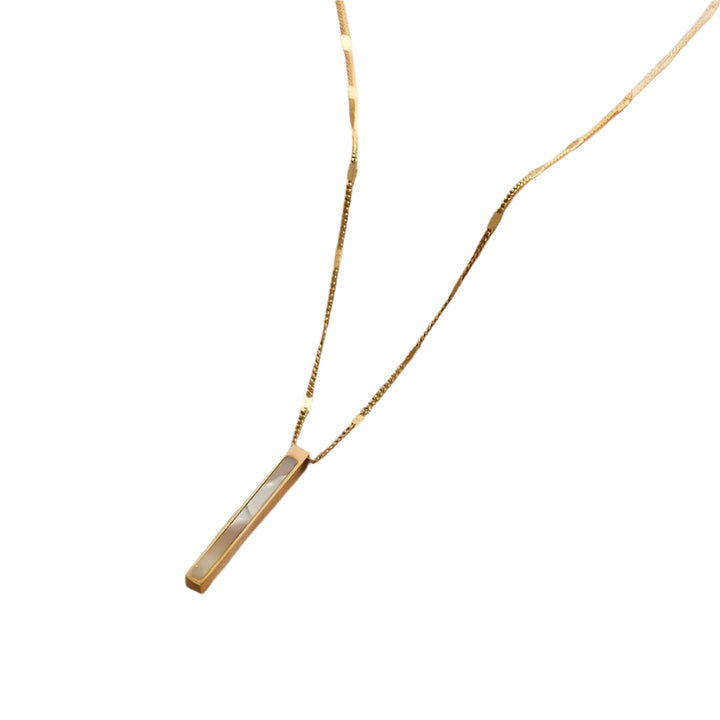 Golden Chain and Pretty Pendant Necklace