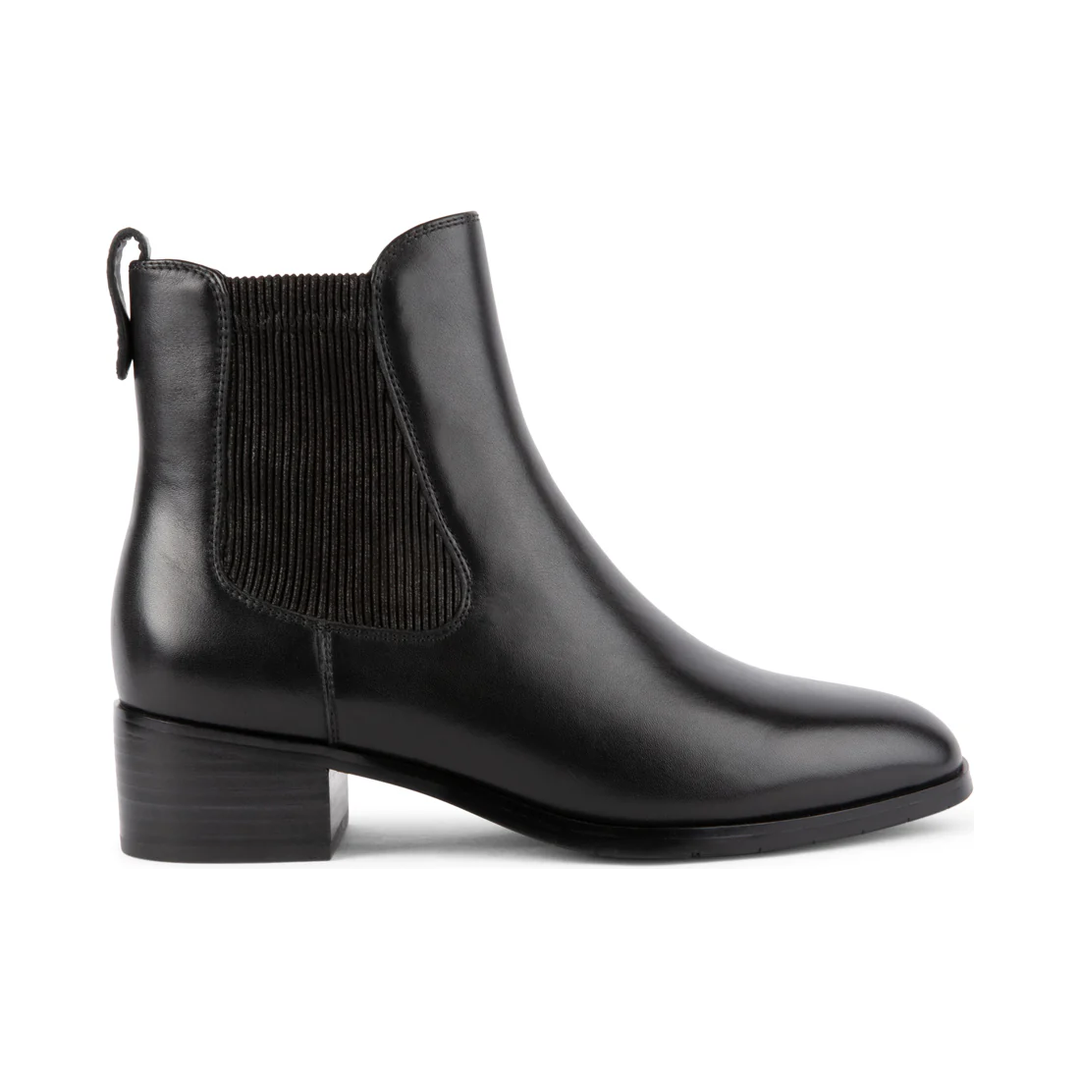 Blondo Shelia leather chelsea boot
