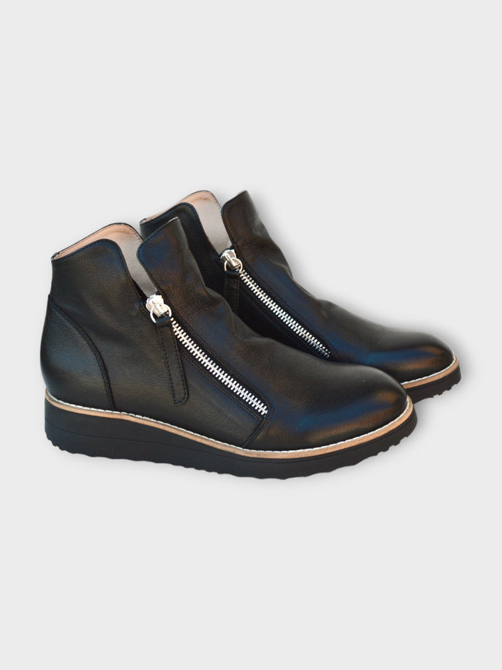 Django and Juliette Ohmy Boot