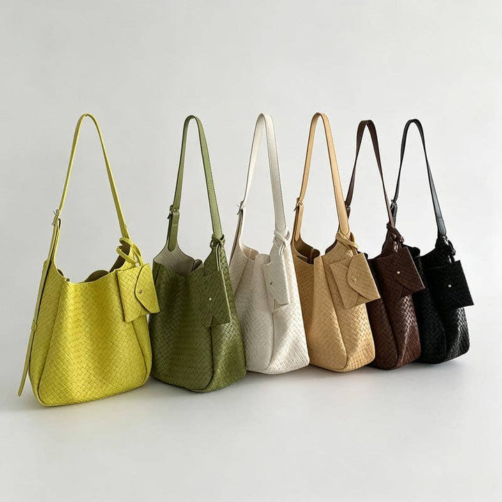 Curved Everyday Shoulder Bag: Black / F