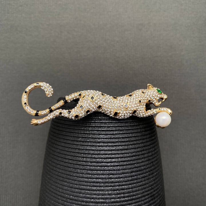 Rhinestones Inlaid Cheetah Brooch