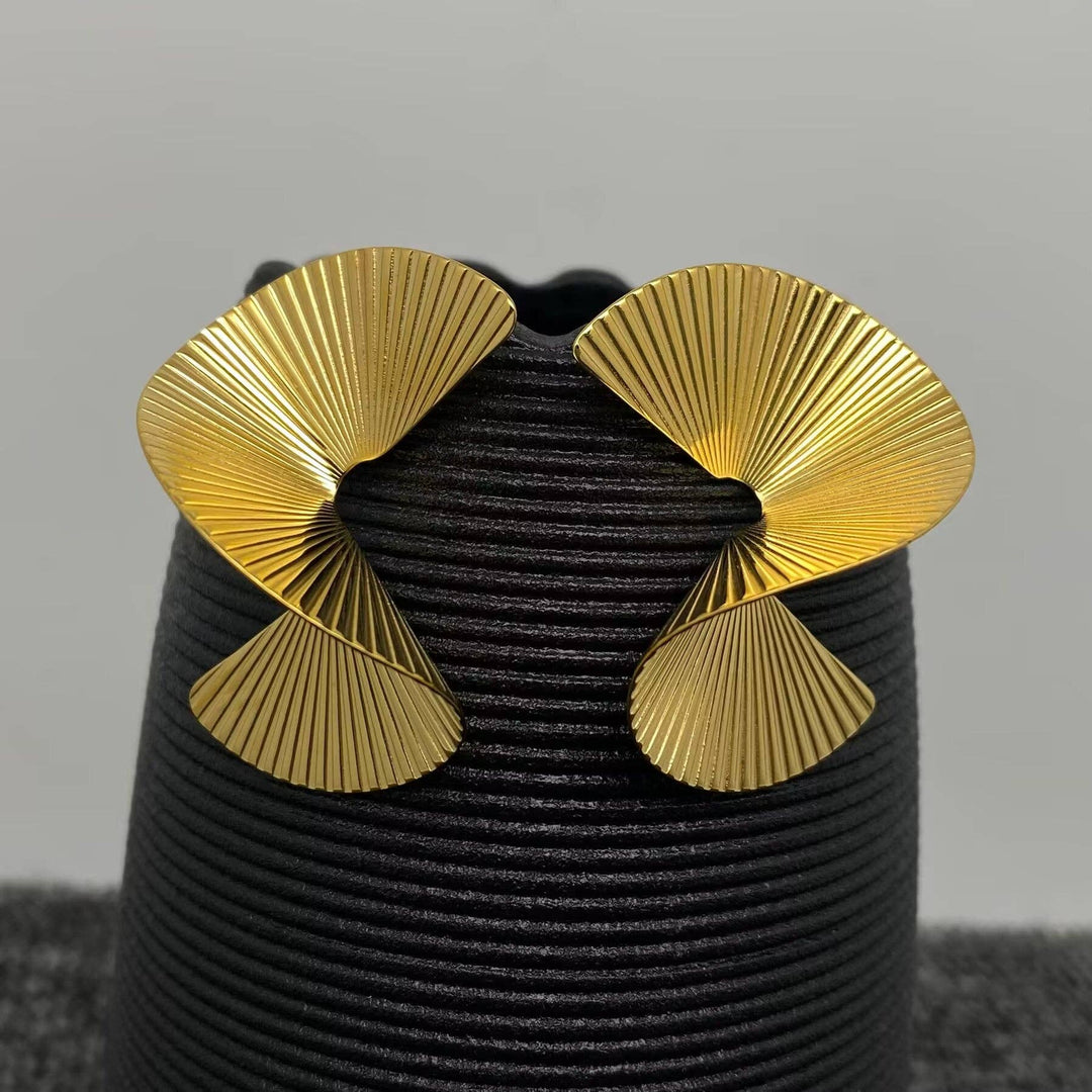 Twisted Scalloped Earrings