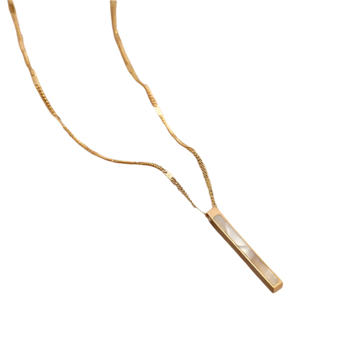 Golden Chain and Pretty Pendant Necklace